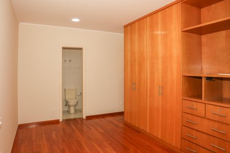 Apartamento à venda com 131m², 3 quartos e 2 vagas Apartamento à venda com 131m², 3 quartos e 2 vagasSuíte 1