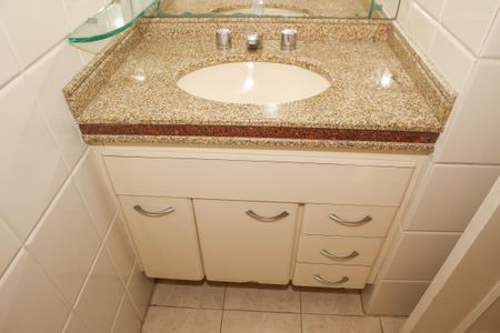 Apartamento à venda com 131m², 3 quartos e 2 vagas Apartamento à venda com 131m², 3 quartos e 2 vagasBanheiro da. Suíte 2