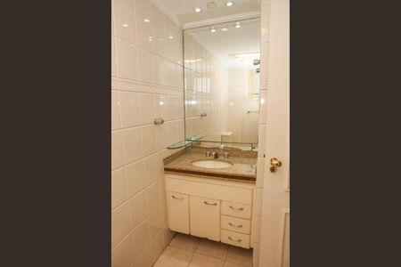 Apartamento à venda com 131m², 3 quartos e 2 vagas Apartamento à venda com 131m², 3 quartos e 2 vagasBanheiro da. Suíte 2