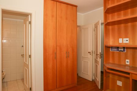 Apartamento à venda com 131m², 3 quartos e 2 vagas Apartamento à venda com 131m², 3 quartos e 2 vagasSuíte 2