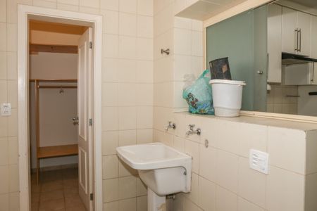 Apartamento à venda com 131m², 3 quartos e 2 vagas Apartamento à venda com 131m², 3 quartos e 2 vagasÁrea de Serviço
