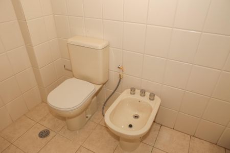 Apartamento à venda com 131m², 3 quartos e 2 vagas Apartamento à venda com 131m², 3 quartos e 2 vagasBanheiro da. Suíte 2