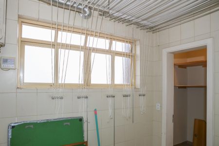 Apartamento à venda com 131m², 3 quartos e 2 vagas Apartamento à venda com 131m², 3 quartos e 2 vagasÁrea de Serviço
