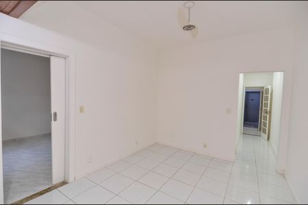 Apartamento à venda com 81m², 2 quartos e sem vaga Apartamento à venda com 81m², 2 quartos e sem vagaSala