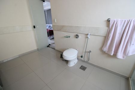 Casa à venda com 1316m², 7 quartos e 26 vagasBanheiro da suíte 3