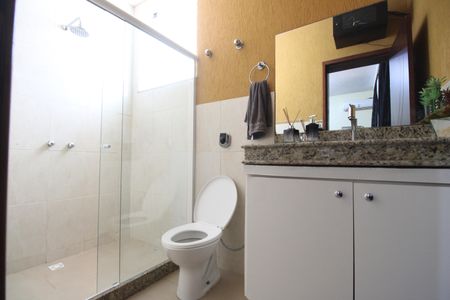 Casa à venda com 1316m², 7 quartos e 26 vagasBanheiro da suíte 2