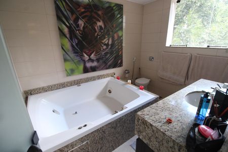 Casa à venda com 1316m², 7 quartos e 26 vagasBanheiro da suíte 4