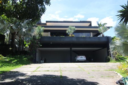Casa à venda com 1316m², 7 quartos e 26 vagasLateral da casa 