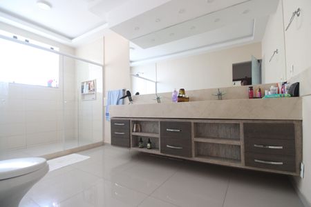 Casa à venda com 1316m², 7 quartos e 26 vagasBanheiro da suíte 3