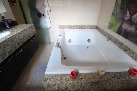 Casa à venda com 1316m², 7 quartos e 26 vagasBanheiro da suíte 4