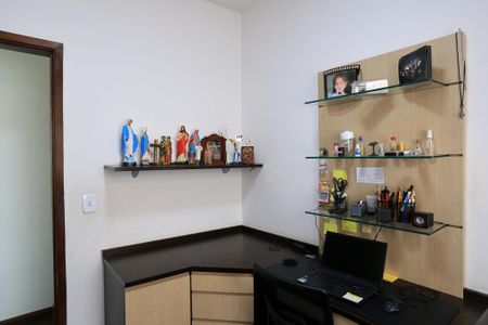 Apartamento à venda com 85m², 3 quartos e 2 vagasQuarto