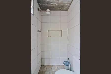 Casa à venda com 143m², 4 quartos e 2 vagas Casa à venda com 143m², 4 quartos e 2 vagasÁrea externa - banheiro