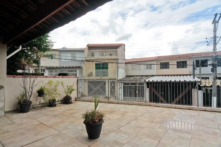 Casa à venda com 143m², 4 quartos e 2 vagas Casa à venda com 143m², 4 quartos e 2 vagasVaranda