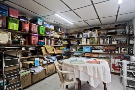 Casa à venda com 143m², 4 quartos e 2 vagas Casa à venda com 143m², 4 quartos e 2 vagasEdícula