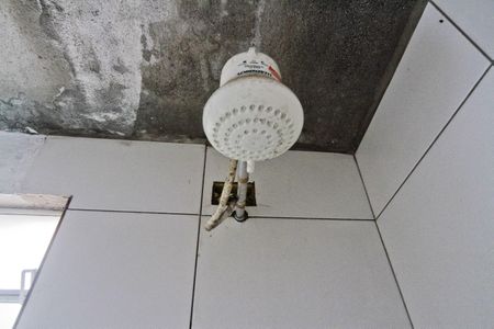 Casa à venda com 143m², 4 quartos e 2 vagas Casa à venda com 143m², 4 quartos e 2 vagasÁrea externa - banheiro