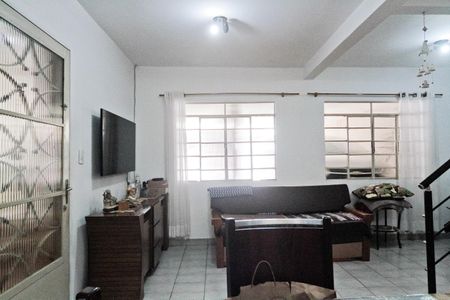 Casa à venda com 143m², 4 quartos e 2 vagas Casa à venda com 143m², 4 quartos e 2 vagasSala