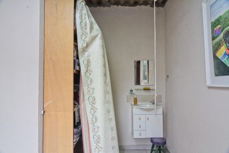 Casa à venda com 143m², 4 quartos e 2 vagas Casa à venda com 143m², 4 quartos e 2 vagasEdícula