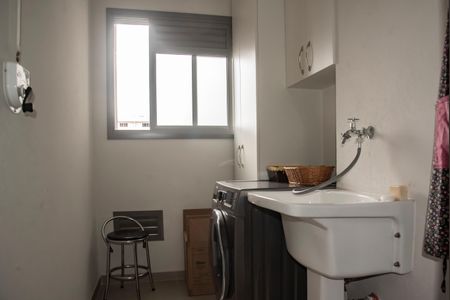 Apartamento à venda com 69m², 3 quartos e 1 vagaÁrea de Serviço