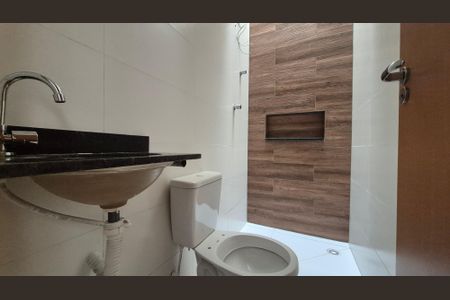 Casa à venda com 179m², 3 quartos e 2 vagasBanheiro 