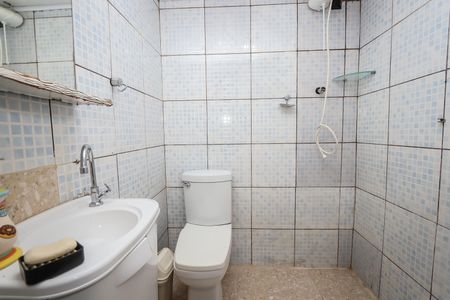 Banheiro de casa para alugar com 1 quarto, 37m² em Vila Morse, São Paulo