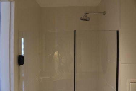 Banheiro de kitnet/studio para alugar com 1 quarto, 26m² em Perdizes, São Paulo