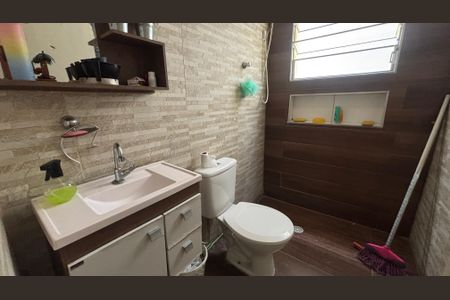 Casa à venda com 152m², 3 quartos e 2 vagasBanheiro