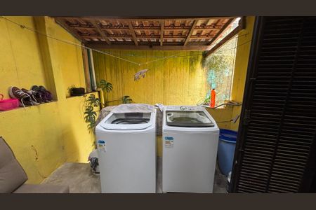 Casa à venda com 152m², 3 quartos e 2 vagasQuarto 1 Varanda