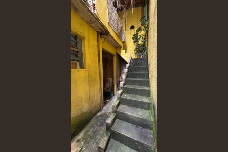 Casa à venda com 152m², 3 quartos e 2 vagasCorredor - Escada