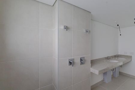 Apartamento à venda com 221m², 3 quartos e 4 vagasBanheiro da Suíte 2