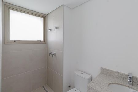 Apartamento à venda com 221m², 3 quartos e 4 vagasBanheiro da Suíte 1