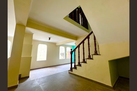 Casa para alugar com 148m², 7 quartos e 2 vagas Casa para alugar com 148m², 7 quartos e 2 vagasSala