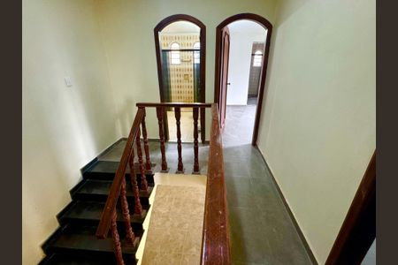 Casa para alugar com 148m², 7 quartos e 2 vagas Casa para alugar com 148m², 7 quartos e 2 vagasEscada interna