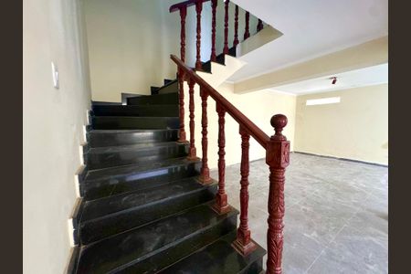 Casa para alugar com 148m², 7 quartos e 2 vagas Casa para alugar com 148m², 7 quartos e 2 vagasEscada interna