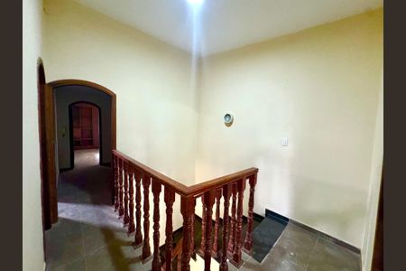 Casa para alugar com 148m², 7 quartos e 2 vagas Casa para alugar com 148m², 7 quartos e 2 vagasEscada interna