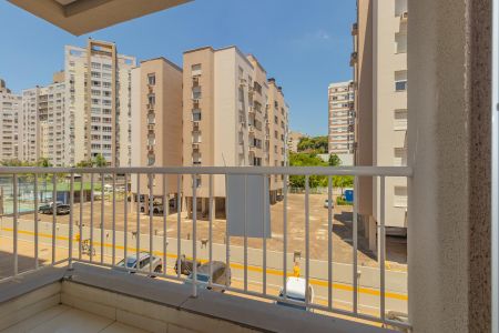 Apartamento à venda com 58m², 2 quartos e 1 vagaPlaca instalada na sacada