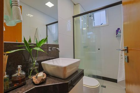 Banheiro de apartamento à venda com 3 quartos, 90m² em Santo Antônio, Belo Horizonte
