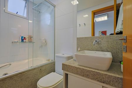 Apartamento à venda com 90m², 3 quartos e 2 vagas Apartamento à venda com 90m², 3 quartos e 2 vagasBanheiro da Suíte