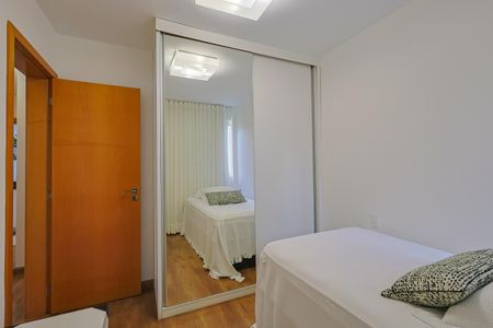 Apartamento à venda com 90m², 3 quartos e 2 vagas Apartamento à venda com 90m², 3 quartos e 2 vagasQuarto 2