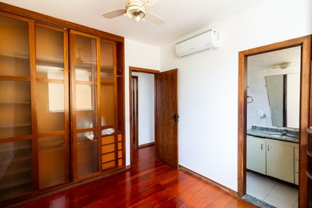 Apartamento à venda com 165m², 4 quartos e 2 vagasSuíte 1