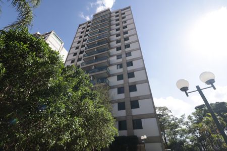 Apartamento para alugar com 82m², 3 quartos e 2 vagas Apartamento para alugar com 82m², 3 quartos e 2 vagasFachada