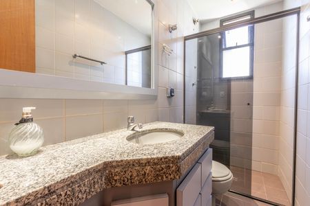 Apartamento à venda com 177m², 3 quartos e 2 vagas Apartamento à venda com 177m², 3 quartos e 2 vagasBanheiro Suíte