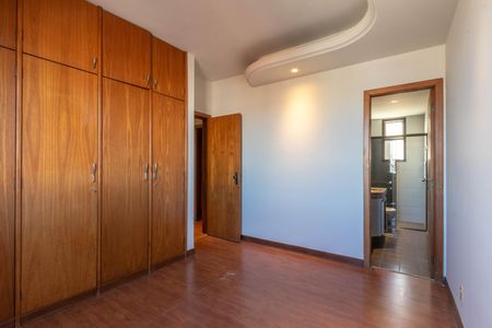 Apartamento à venda com 177m², 3 quartos e 2 vagas Apartamento à venda com 177m², 3 quartos e 2 vagasSuíte