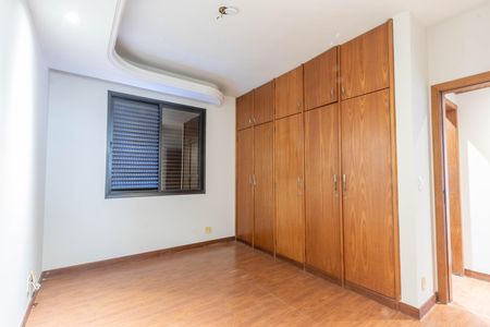 Apartamento à venda com 177m², 3 quartos e 2 vagas Apartamento à venda com 177m², 3 quartos e 2 vagasSuíte