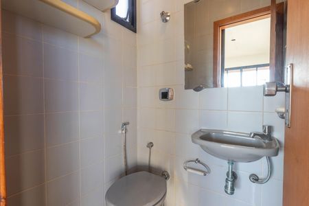 Apartamento à venda com 177m², 3 quartos e 2 vagas Apartamento à venda com 177m², 3 quartos e 2 vagasBanheiro social