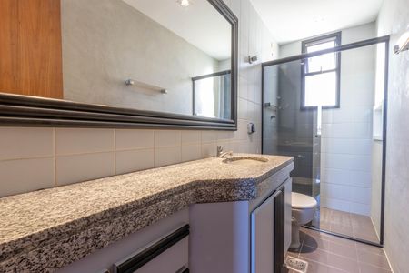Apartamento à venda com 177m², 3 quartos e 2 vagas Apartamento à venda com 177m², 3 quartos e 2 vagasBanheiro Suíte