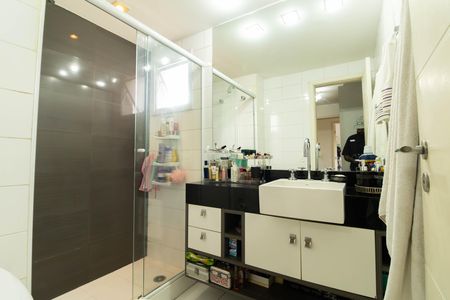 Apartamento à venda com 121m², 3 quartos e 2 vagas Apartamento à venda com 121m², 3 quartos e 2 vagasBanheiro da Suíte