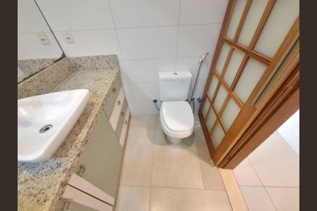 Apartamento à venda com 64m², 2 quartos e sem vaga Apartamento à venda com 64m², 2 quartos e sem vagaBanheiro
