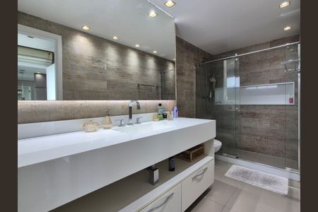 Apartamento para alugar com 324m², 4 quartos e 2 vagasBanheiro suite 