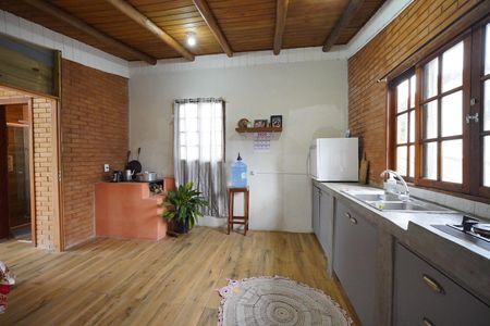 Cozinha de casa de condomínio para alugar com 1 quarto, 120m² em São João do Rio Vermelho, Florianópolis