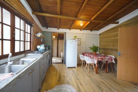 Cozinha de casa de condomínio para alugar com 1 quarto, 120m² em São João do Rio Vermelho, Florianópolis